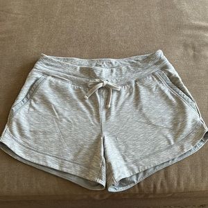 Athleta shorts size small in grey